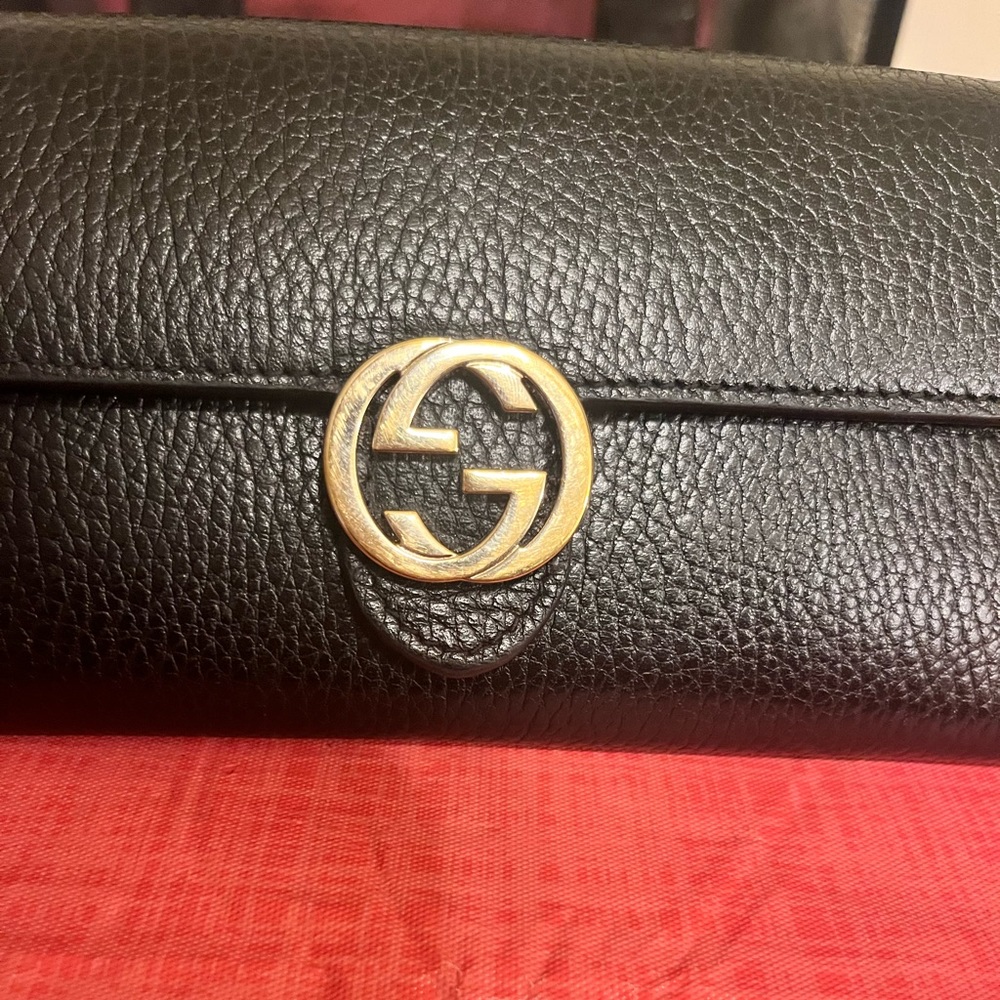 SOLD!! Authentic Gucci Wallet/Crossbody!